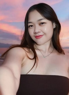Natalia - escort in Surabaya Photo 2 of 3