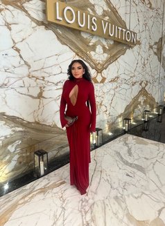 Natalia - puta in Dubai Photo 1 of 3