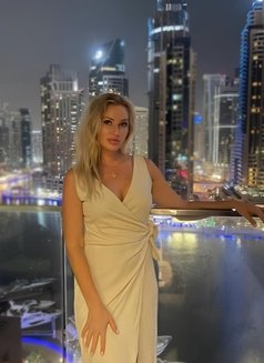 Natalia - puta in Dubai Photo 1 of 5