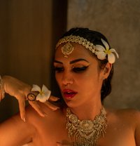 Jullie - Acompañante in Bali