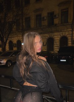 Natalie 19 y.o. - puta in Dubai Photo 2 of 10