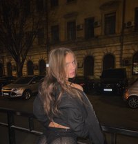 Natalie 19 y.o. - puta in Dubai