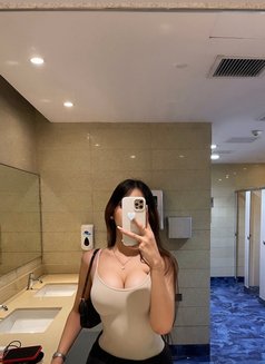 Natalie - Transsexual escort in Makati City Photo 4 of 5