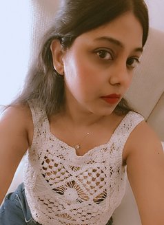 Natalie - puta in Dubai Photo 4 of 7