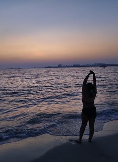 Natalie - puta in Dubai Photo 7 of 7