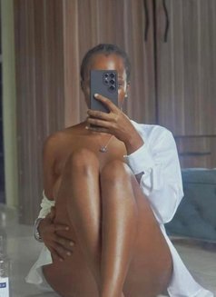 Natalie - escort in Abidjan Photo 4 of 4