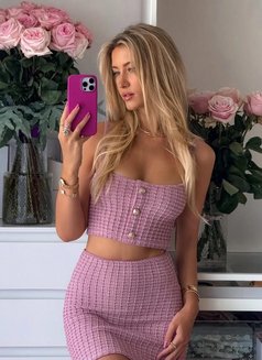 Natalie - puta in Singapore Photo 1 of 6