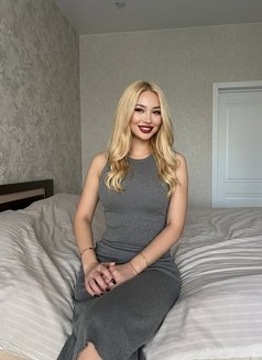 Natalie - escort in Dubai Photo 3 of 7