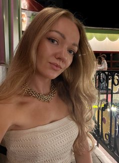 Natalie - escort in Dubai Photo 1 of 9