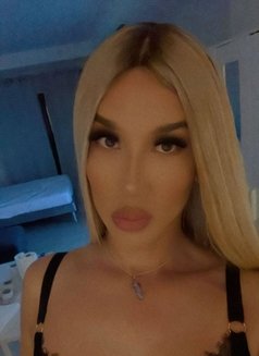 Natalie Russian Doll - Transsexual escort in Dubai Photo 9 of 14
