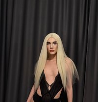 Natalie - Transsexual escort in Jeddah Photo 1 of 14