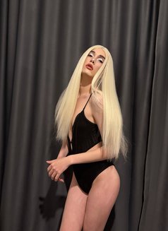 Natalie - Transsexual escort in Jeddah Photo 4 of 14