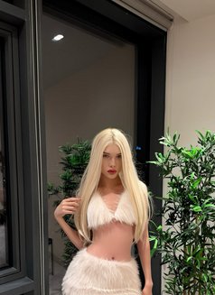 Natalie - Transsexual escort in Riyadh Photo 3 of 9