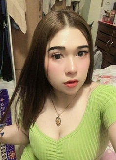 Natalya - puta in Al Manama Photo 1 of 2