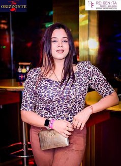 Natasha Arora - puta in Gurgaon Photo 1 of 8