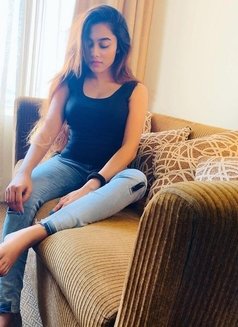 Natasha Arora = Girlfriend Experience - puta in Hyderabad Photo 6 of 10