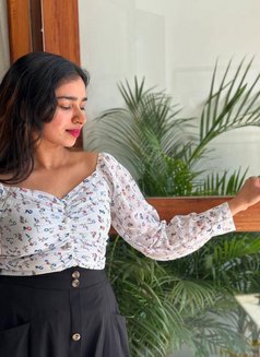 Natasha - puta in Kochi Photo 2 of 2