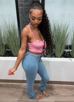 Natasha - escort in Abu Dhabi Photo 3 of 3