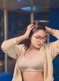 Natasha - puta in Kuala Lumpur Photo 5 of 9