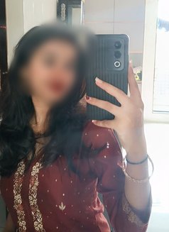 Natasha - puta in Mumbai Photo 2 of 3