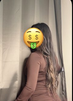 Anika - escort in New Delhi Photo 2 of 3