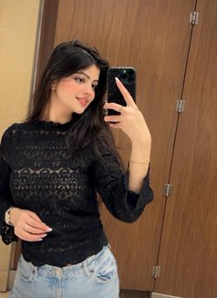 Natasha Indian Model - puta in Al Manama Photo 1 of 6