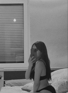 Natasha - escort in Beirut Photo 5 of 8