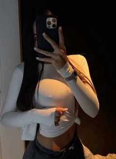 Natasha - escort in Beirut Photo 6 of 8