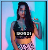 Natasha Oberoi - puta in Pune