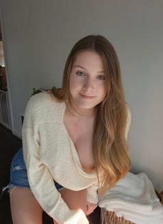 Natasha - escort in Helsinki Photo 3 of 6
