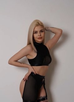 Natasha - escort in Doha Photo 1 of 9