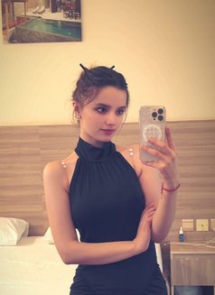 natasha - puta in Muscat Photo 1 of 23