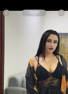 Liza - escort in Muscat Photo 12 of 18