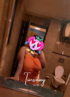 Natasha The Milf - Cam & Real Meet - puta in New Delhi Photo 2 of 3
