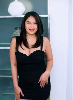 Nathalie - escort in Manila Photo 13 of 17