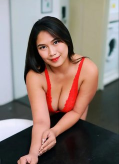 Nathalie - escort in Manila Photo 14 of 17