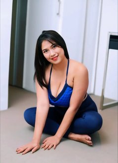 Nathalie - escort in Manila Photo 16 of 17