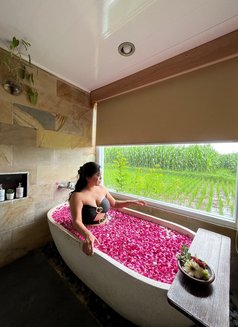 Nathalie - masseuse in Bali Photo 12 of 16