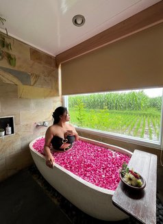 Nathalie - masseuse in Bali Photo 14 of 16