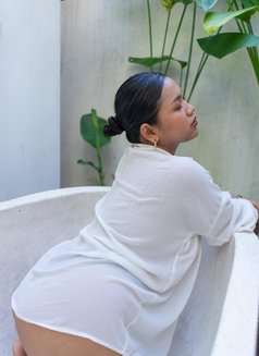 Nathalie - Intérprete de adultos in Bali Photo 16 of 18