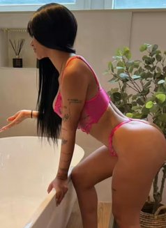 Nathalie Sexy - puta in Saint-Tropez Photo 1 of 3