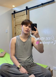 Nathan - Male escort in Singapore Photo 9 of 10