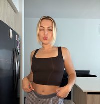 Nathasha - puta in Halifax