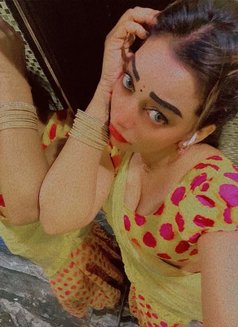 Nathasha - escort in Colombo Photo 1 of 5