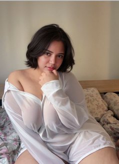 Nathasha - puta in Bangkok Photo 1 of 18