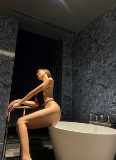 Natsumi - escort in Bangkok Photo 6 of 7