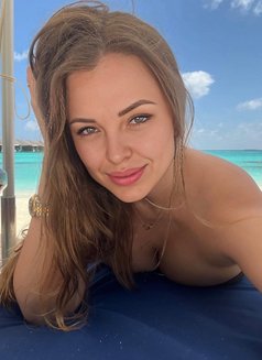 Natty - puta in Beijing Photo 5 of 9