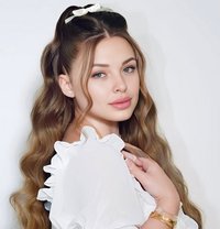 Natty - escort in Beijing Photo 6 of 9