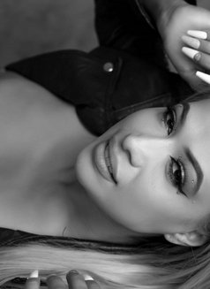 Natural Arabic Erotic Dancer - puta in Al Manama Photo 8 of 9