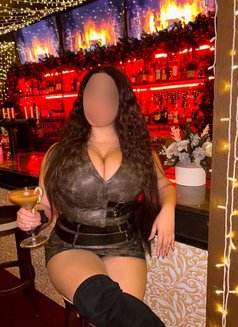 Natural Big Boobs With pink nipples - puta in Al Manama Photo 9 of 9